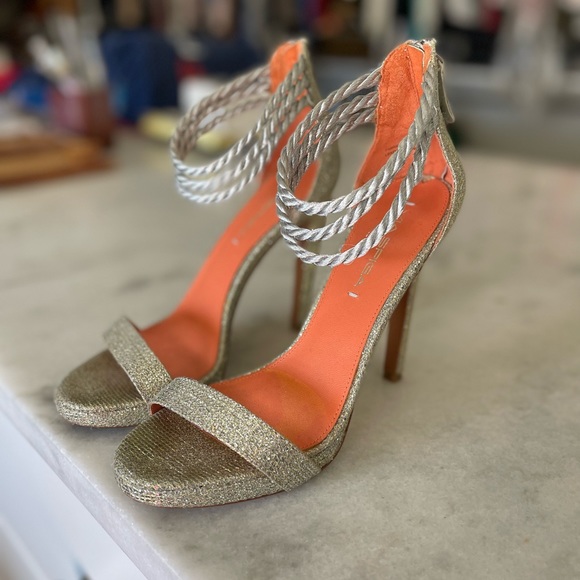 Sparkly Metallic Gold Via Spiga heels 7.5M - Picture 2 of 5